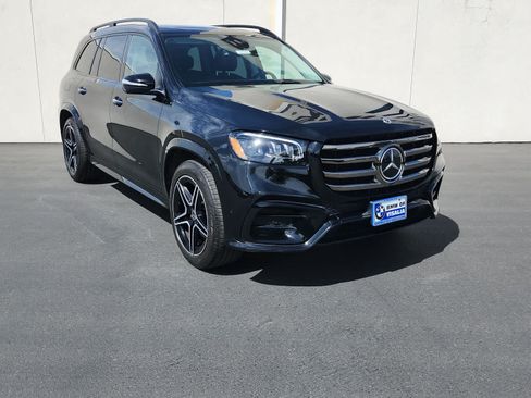 Used 2024 Mercedes-Benz GLS 450 4MATIC image 3