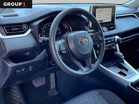 Used 2025 Toyota RAV4 XLE AWD/4WD image 18