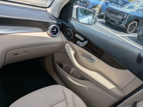 Used 2021 Mercedes-Benz GLC 300 image 15