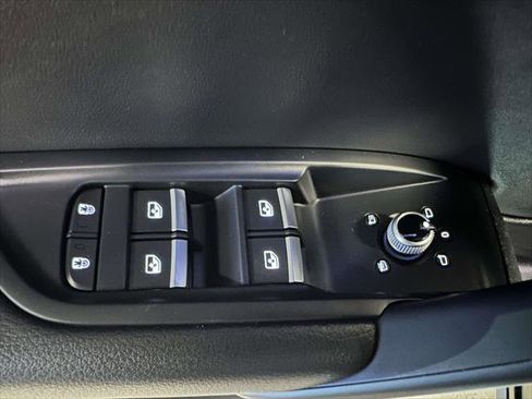 Used 2023 Audi Q5 2.0T Premium w/ Convenience Package image 16