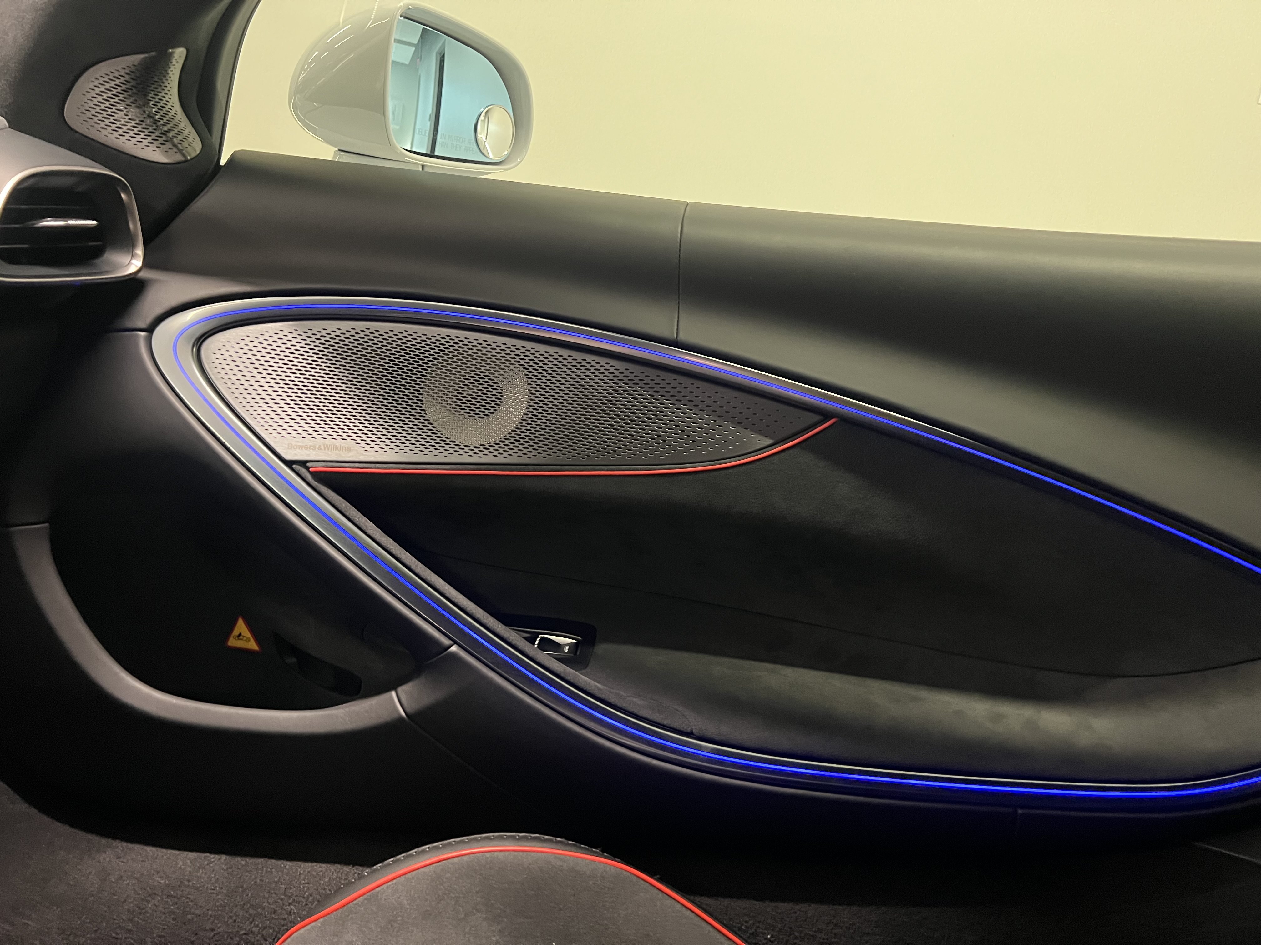 Used 2023 McLaren Artura RWD image 15