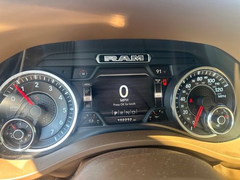 Used 2020 RAM 1500 Laramie AWD/4WD image 2