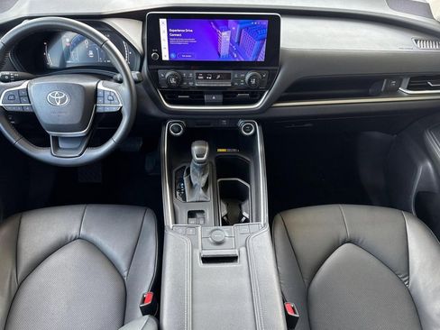 Used 2025 Toyota Grand Highlander FWD image 16