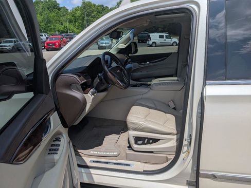 Used 2015 Cadillac Escalade Premium AWD/4WD image 10