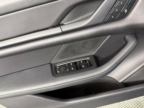 Certified 2022 Porsche Taycan 4S AWD/4WD image 21