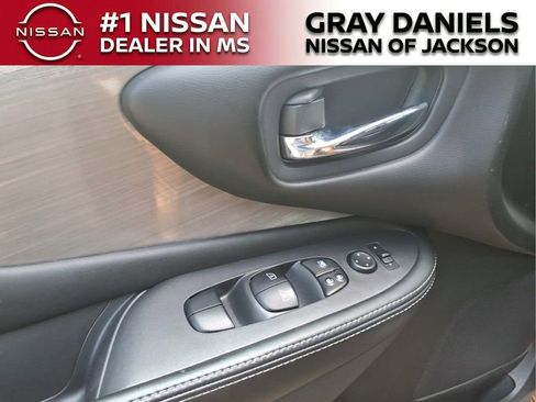 Used 2017 Nissan Murano SV FWD image 11