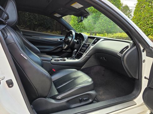 Used 2017 INFINITI Q60 2.0t w/ Premium Plus Package 2.0T image 32