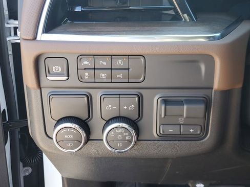 New 2026 Chevrolet Suburban High Country image 23