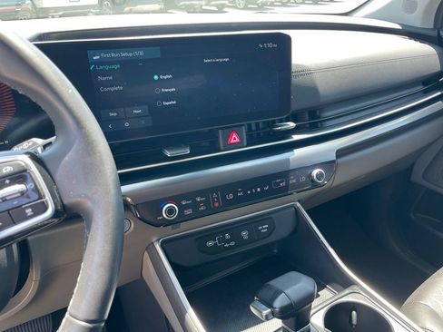 Certified 2025 Kia Carnival FWD image 15