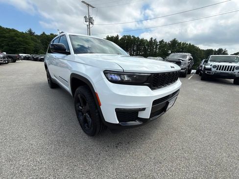 Used 2025 Jeep Grand Cherokee L Limited w/ Black Appearance Package AWD/4WD image 7