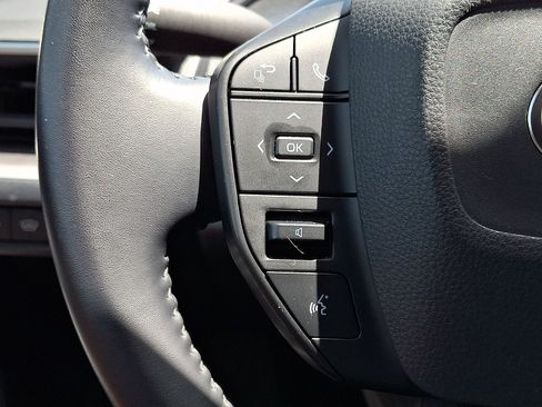 Used 2025 Toyota Prius LE FWD image 22