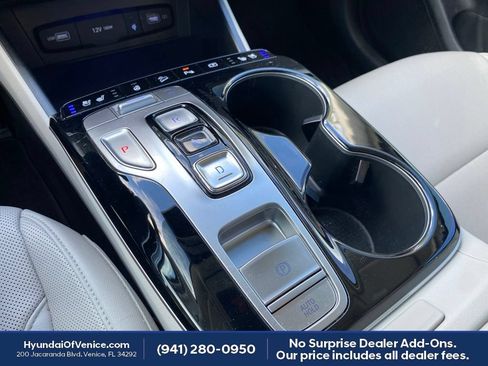 Certified 2024 Hyundai Tucson Limited FWD image 17