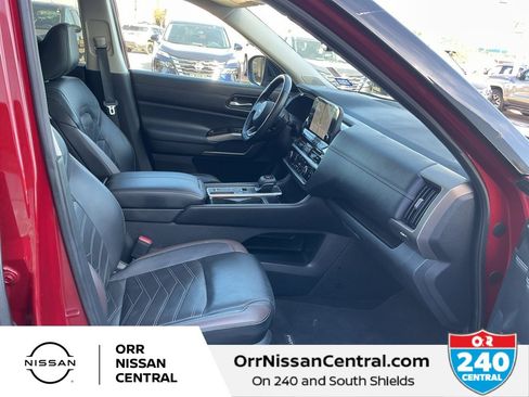 Used 2022 Nissan Pathfinder Platinum w/ Cargo Package image 11