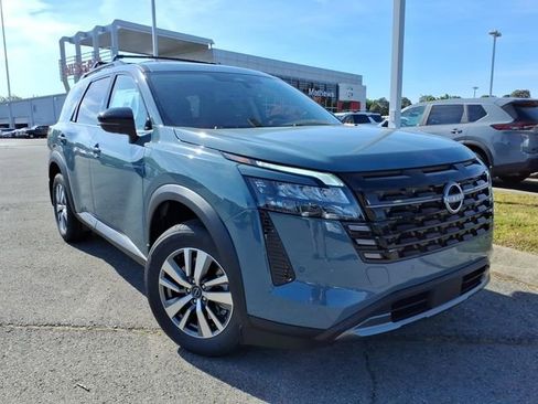 New 2026 Nissan Pathfinder SL FWD image 1