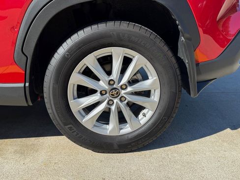 Used 2024 Toyota Corolla Cross LE image 7