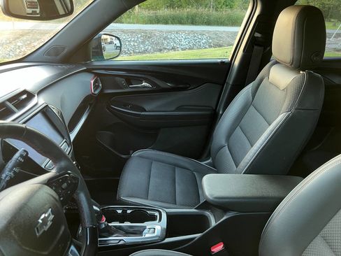 Used 2021 Chevrolet TrailBlazer RS w/ Technology Package image 11
