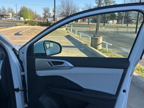New 2026 Volkswagen Taos SE FWD image 19