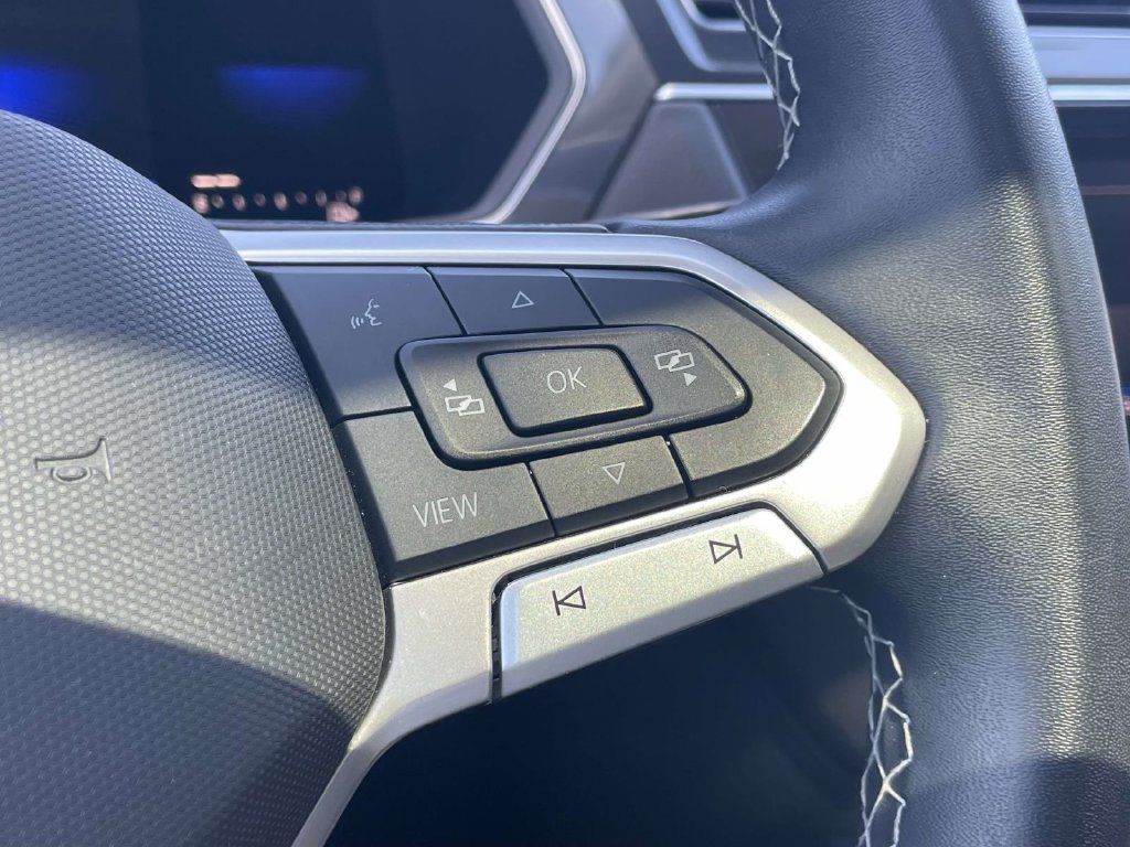 Certified 2022 Volkswagen Tiguan SE FWD image 24