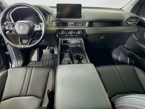 Used 2025 Honda Pilot TrailSport image 17