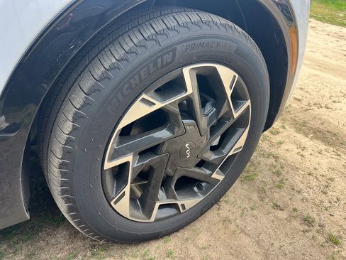 Used 2024 Kia Sportage SX image 6