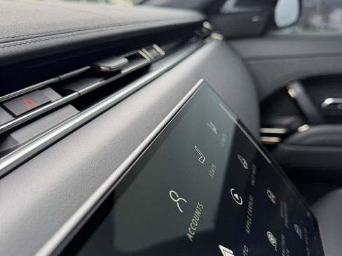 Used 2025 Land Rover Range Rover Sport Dynamic SE image 34