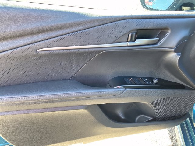 Used 2025 Toyota Camry XSE AWD/4WD image 17
