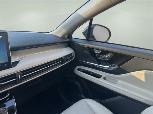 New 2026 Lincoln Corsair Premiere image 16