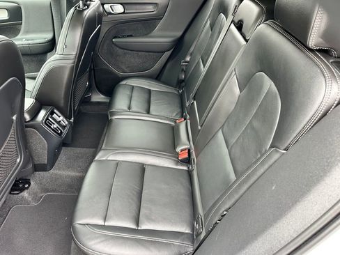 Used 2025 Volvo XC40 B5 Core image 11