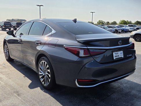 Used 2025 Lexus ES 300h Ultra Luxury w/ Accessory Package (Z2) FWD image 3