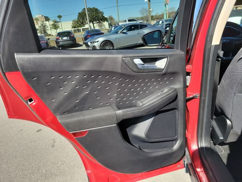 Used 2020 Ford Escape SE image 25