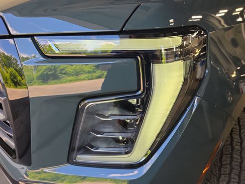 New 2026 GMC Yukon XL AT4 Ultimate AWD/4WD image 36