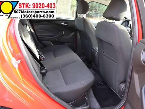 Used 2016 Ford Focus SE image 16