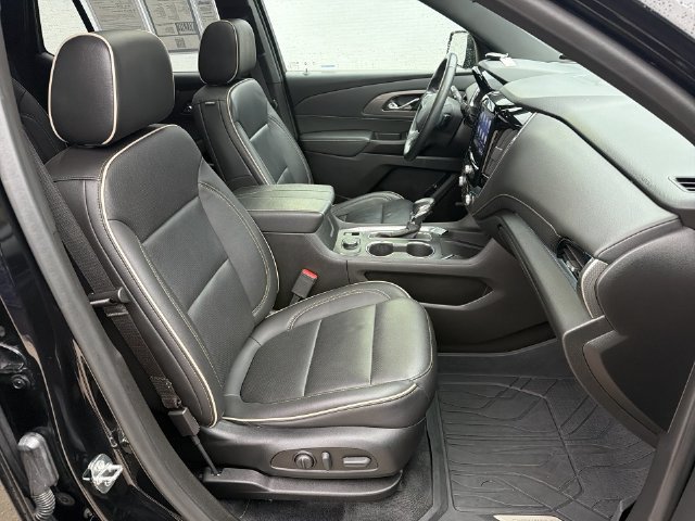 Used 2023 Chevrolet Traverse Premier w/ Redline Edition AWD/4WD image 35