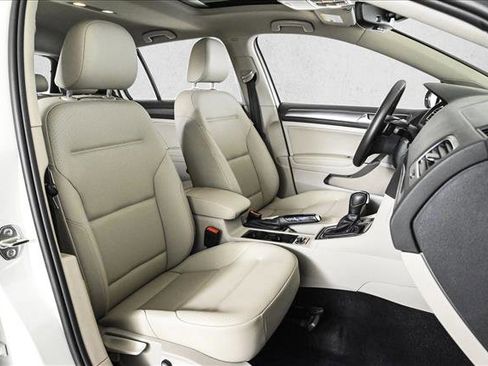 Used 2021 Volkswagen Golf 4-Door image 20