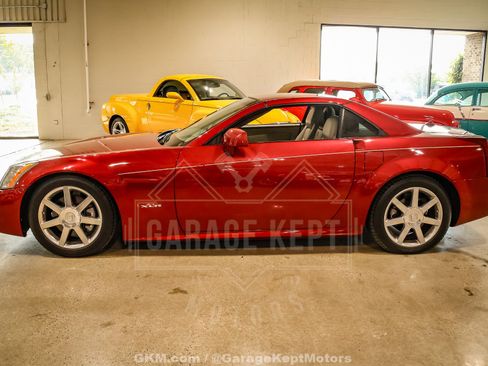 Used 2005 Cadillac XLR RWD image 5