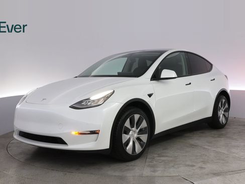 Used 2022 Tesla Model Y Long Range AWD/4WD image 2