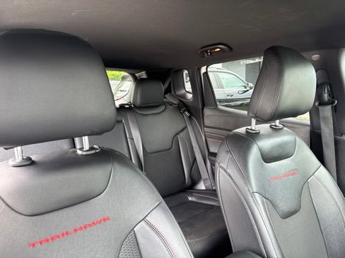 Used 2025 Jeep Compass Trailhawk AWD/4WD image 10