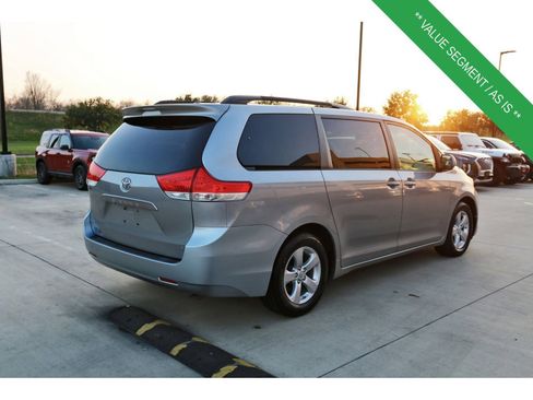 Used 2011 Toyota Sienna LE image 8