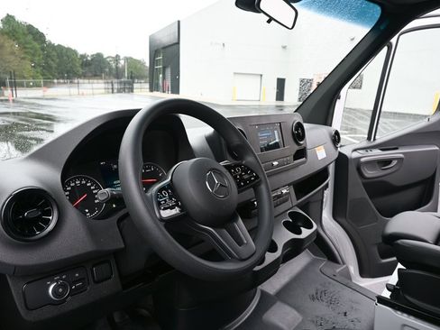 Used 2024 Mercedes-Benz Sprinter 2500 image 6