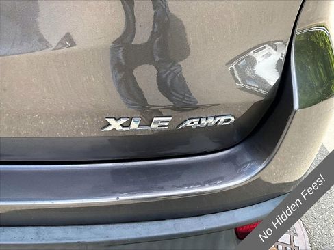 Used 2019 Toyota Highlander XLE AWD/4WD image 8