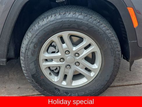 New 2025 Jeep Grand Cherokee Laredo w/ Luxury Tech Group I image 38