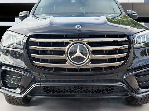 Used 2025 Mercedes-Benz GLS 450 GLS 450 w/ Pinnacle Trim Package image 6