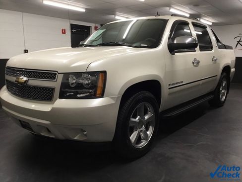 Used 2011 Chevrolet Avalanche LTZ image 5