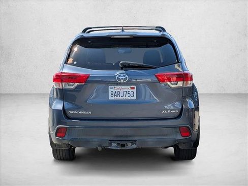 Used 2017 Toyota Highlander XLE w/ Carpet Mat Package AWD/4WD image 7