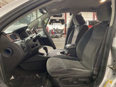 Used 2010 Chevrolet Impala LS image 9
