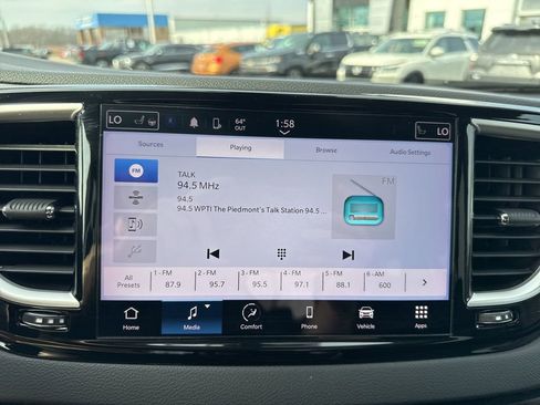 Used 2024 Chrysler Pacifica Touring-L image 20