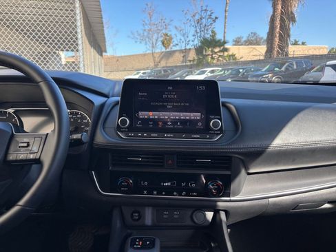 Used 2025 Nissan Rogue SV image 17