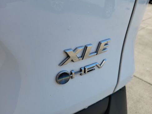 Used 2025 Toyota RAV4 XLE AWD/4WD image 9