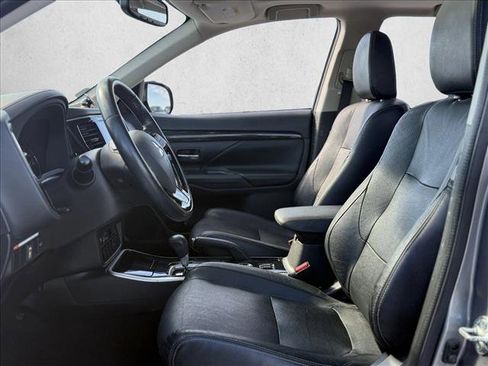 Used 2017 Mitsubishi Outlander SEL image 12