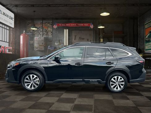 Used 2023 Subaru Outback Premium AWD/4WD image 8